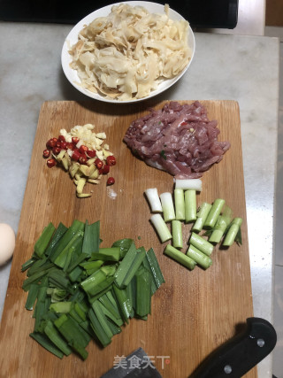 野山笋炒瘦肉的做法步骤：2
