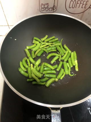 线椒荷包蛋的做法步骤：1