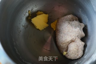 超多坚果的欧包的做法步骤：2