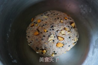 超多坚果的欧包的做法步骤：5