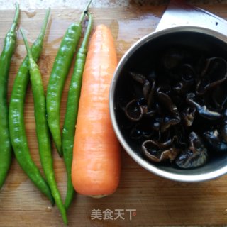 鱼香鸡蛋的做法步骤：1