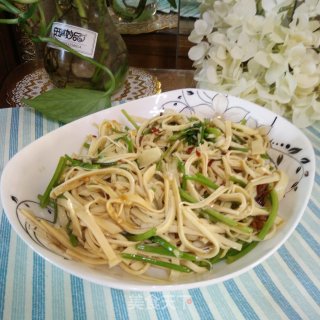 香菜梗拌豆腐皮的做法步骤：7