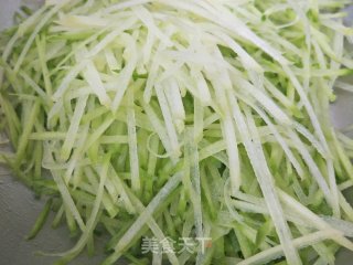炝拌萝卜丝的做法步骤：2