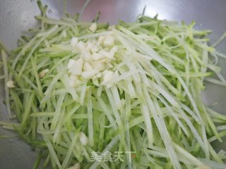炝拌萝卜丝的做法步骤：3