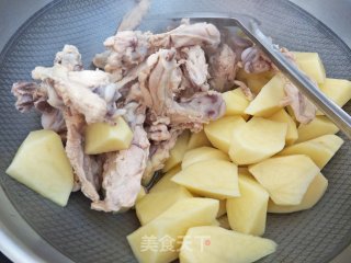 红烧鸡叉骨土豆的做法步骤：7