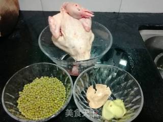 鸽子绿豆汤的做法步骤：1