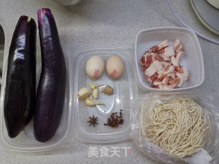 茄子焖面的做法步骤：1