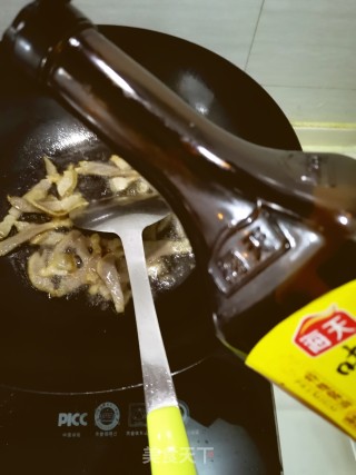 腊肉豆干炒香芹的做法步骤：3