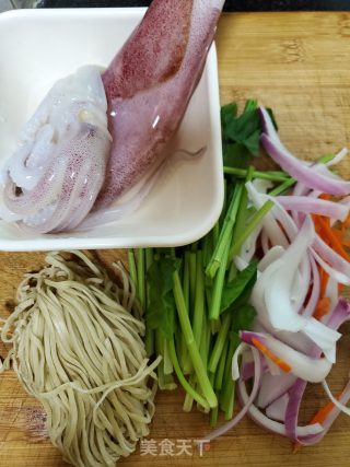 海鲜炒面的做法步骤：1