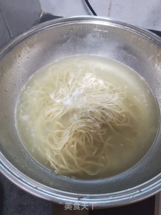 海鲜炒面的做法步骤：2