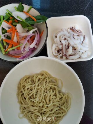 海鲜炒面的做法步骤：5