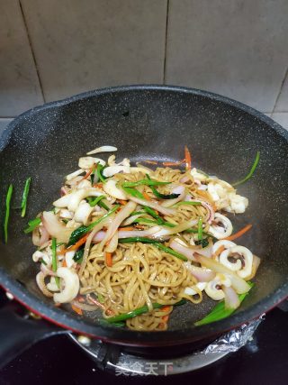 海鲜炒面的做法步骤：9