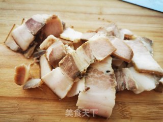 芦笋炒肉的做法步骤：1