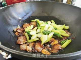 芦笋炒肉的做法步骤：7