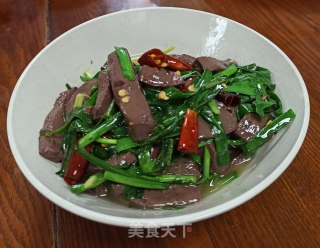 韭菜炒鸭血的做法步骤：6