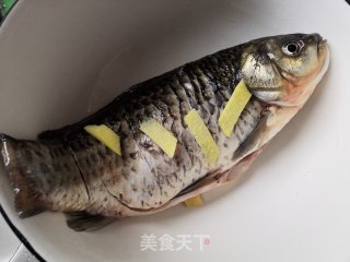 鲫鱼豆腐汤的做法步骤：1