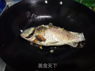鲫鱼豆腐汤的做法步骤：2
