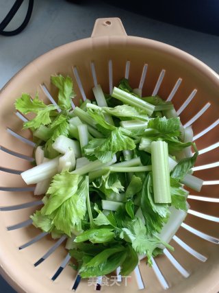 正宗麻辣香锅的做法步骤：1