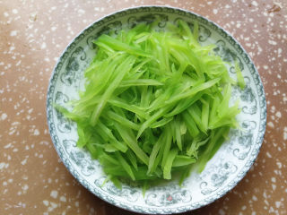 凉拌莴笋的做法步骤：5