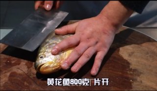 糟香蒸鱼的做法步骤：1