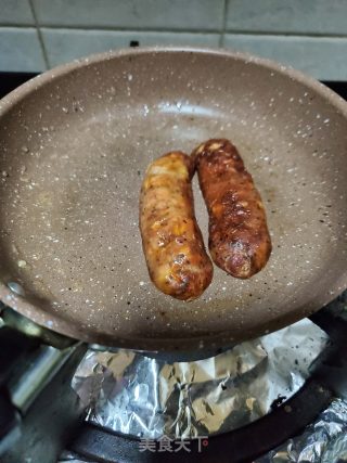 鸡蛋香肠三明治的做法步骤：4