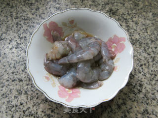青椒虾仁炒金针菇的做法步骤：4