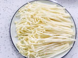 懒人快手菜&葱油金针菇的做法步骤：1