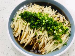 懒人快手菜&葱油金针菇的做法步骤：2