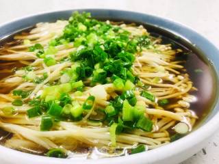懒人快手菜&葱油金针菇的做法步骤：3