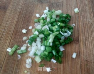 小葱拌豆腐一清二白的做法步骤：2