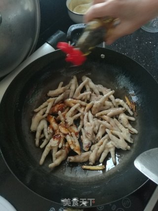 简单下饭鸡爪煲的做法步骤：4