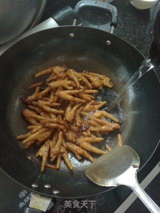 简单下饭鸡爪煲的做法步骤：7