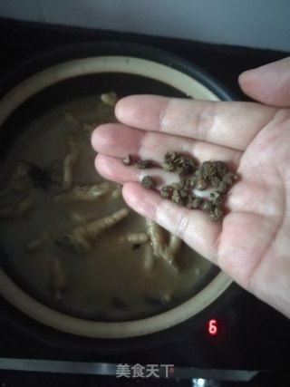 简单下饭鸡爪煲的做法步骤：8