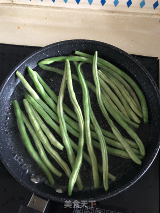 牛肉清炒无筋豆丝的做法步骤：2