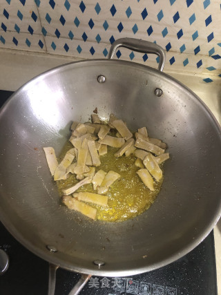 回锅肉香炒大头菜丝的做法步骤：3