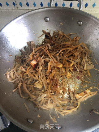 回锅肉香炒大头菜丝的做法步骤：5
