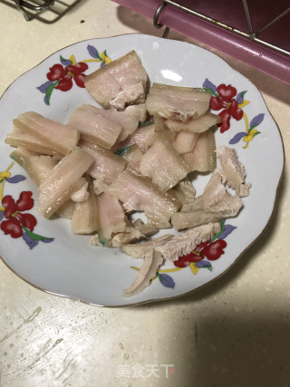 干煸五花肉的做法步骤：2