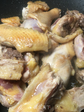客家姜酒鸡的做法步骤：1