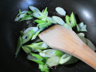大葱鱼豆腐炒笋尖的做法步骤：5