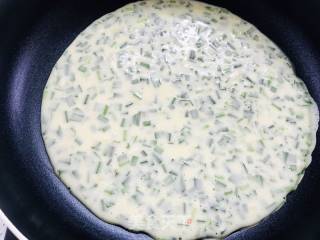 简单制作早餐&韭菜鸡蛋煎饼的做法步骤：4