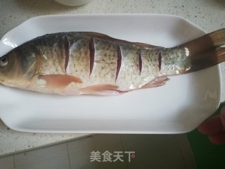 红烧鲫鱼的做法步骤：1