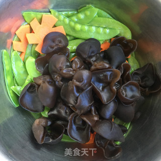 小木耳拌荷兰豆的做法步骤：5