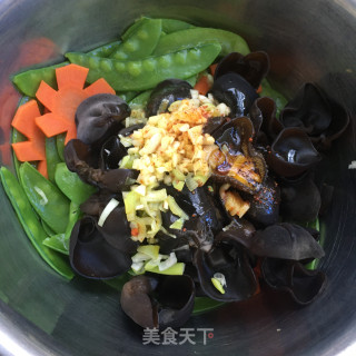 小木耳拌荷兰豆的做法步骤：6