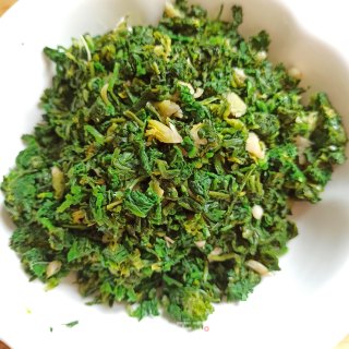 猪肉荠菜饺子的做法步骤：2
