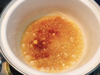 焦糖奶茶的做法步骤：1