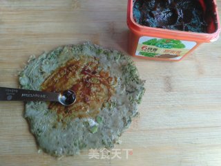 春日应季美食   香椿鸡蛋卷的做法步骤：7