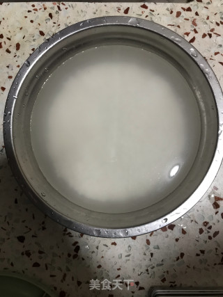 糯米卷的做法步骤：1