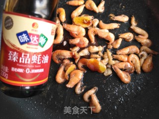 春日应季美食   韭菜炒河虾的做法步骤：4