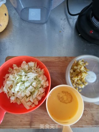 榨菜鸡蛋炒饭的做法步骤：3