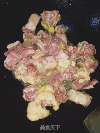 焖鸭肉的做法步骤：2